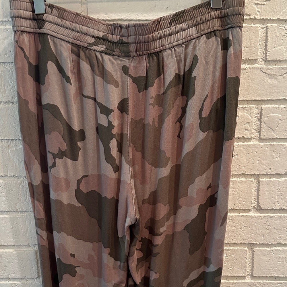 New York & Company Camouflage Print Pants - Picture 7 of 14